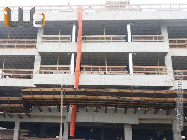 Foto - Duto para Entulho Usado na Construção Civil