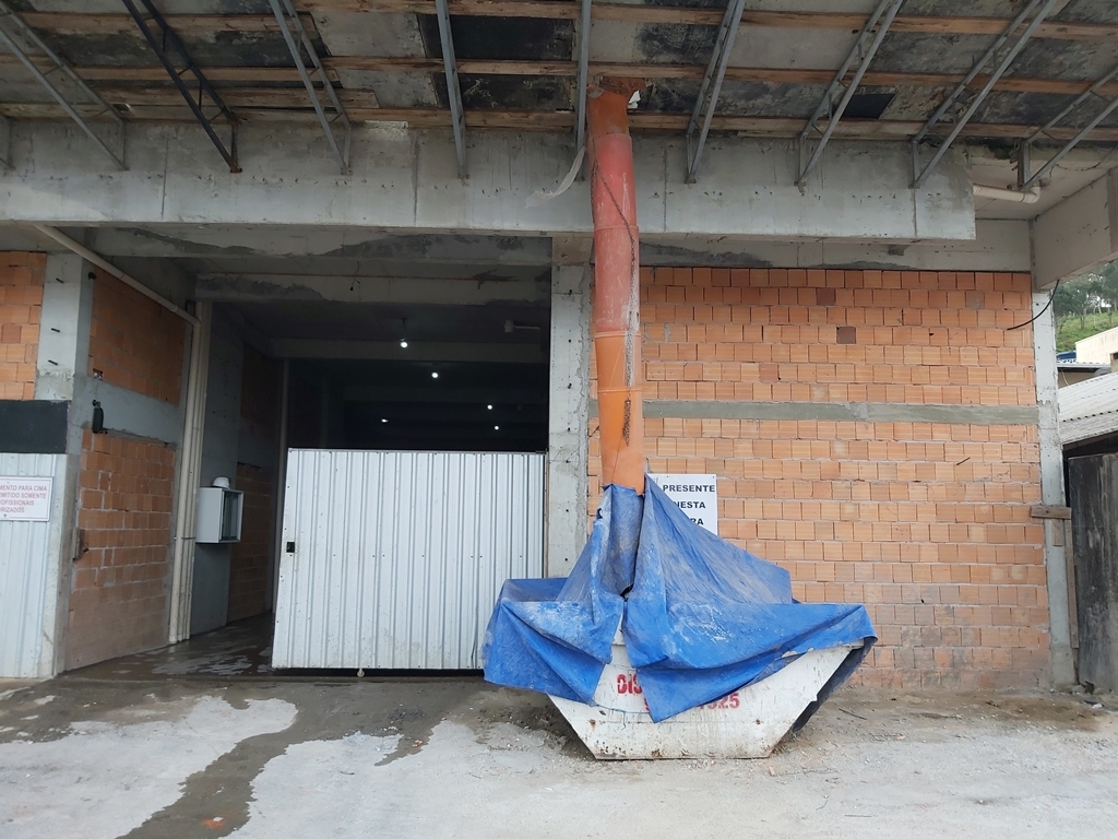 Foto - Duto para Retirada de Entulho de Obras
