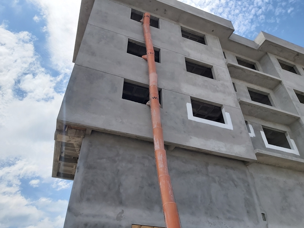 Foto - Duto para Retirada de Entulho de Obras