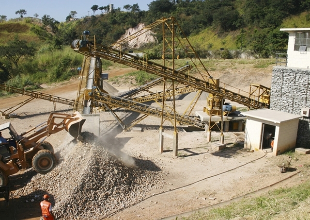 Foto - Entulho para construir 500 mil casas