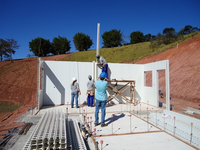 Foto - Placa de PVC para Construção de Casas