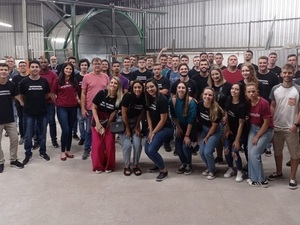 Foto - Acadêmicos de Engenharia de Produção da UNIFEBE apresentam soluções para empresa IW8