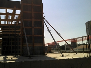 Foto - Escora Aplumadora de Coluna