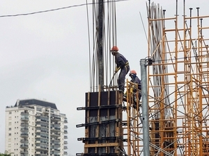 Foto - Migrantes estrangeiros Construção Civil