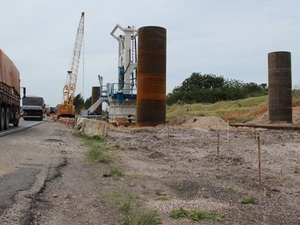 Foto - Ponte Estaiada de Laguna no Canal de Laranjeiras BR-101