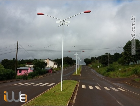 Poste Metálico Iluminação Pública